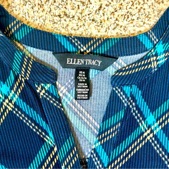 Ellen Tracy V neck blouse with 3/4 length sleeves - Picture 5 of 5